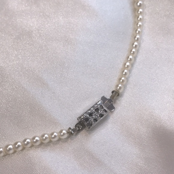 ⭐️ Authentic Dior Pendant Pearl Choker Necklace 💫 - Picture 5 of 10